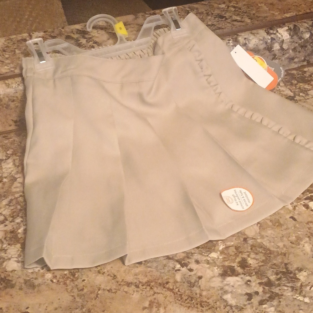 Girls Khaki Uniform Squirts Wonder Nation . Multiple Sizes.New With Tags